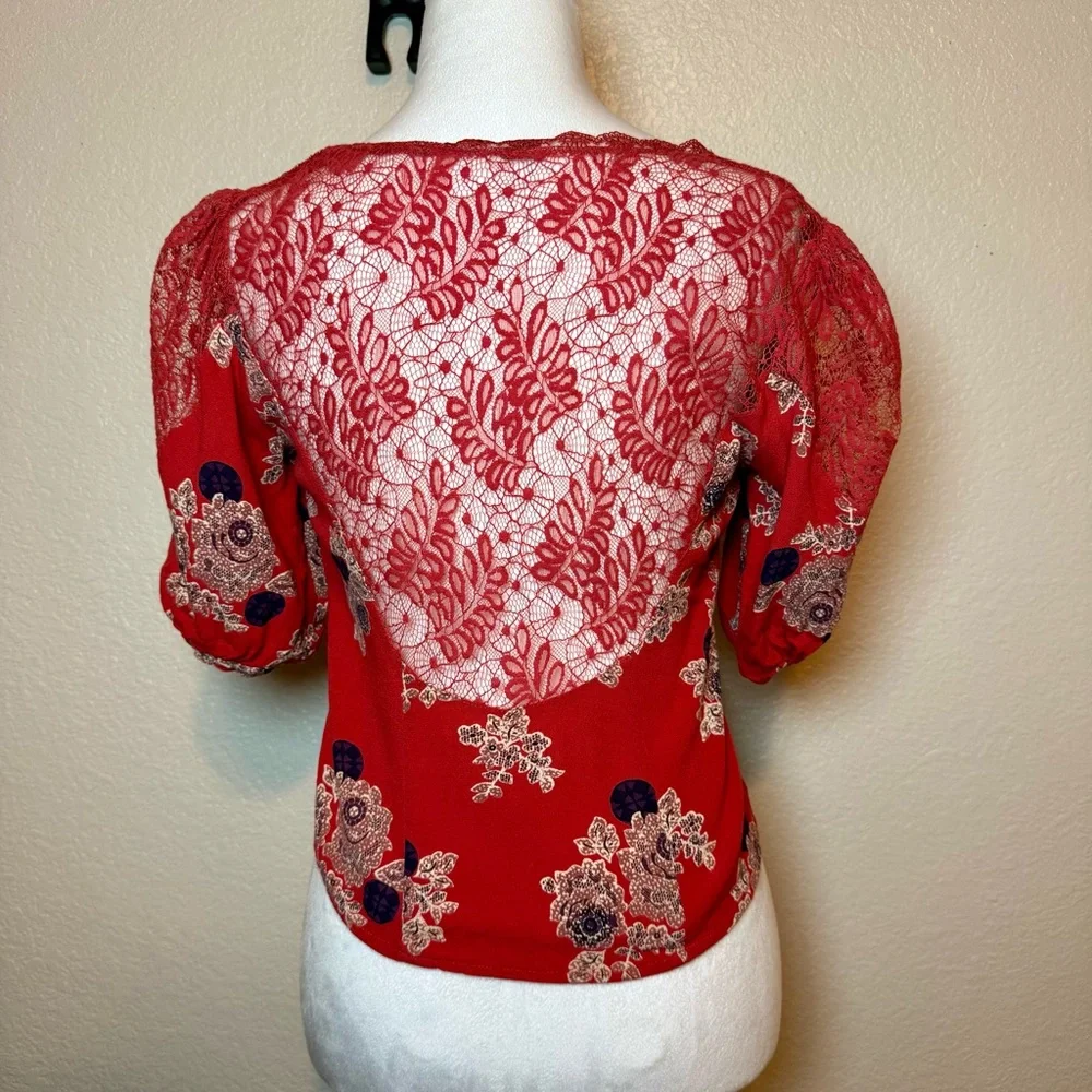 Free People Red Floral Lace Back Puff Sleeve Button Up Boho Top Size Small - Picture 7 of 14